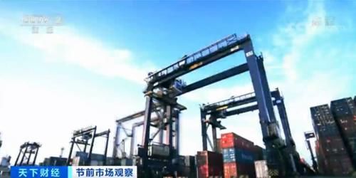  【火锅店】真香！临近春节，有网店火锅底料月销10万件 每天超1