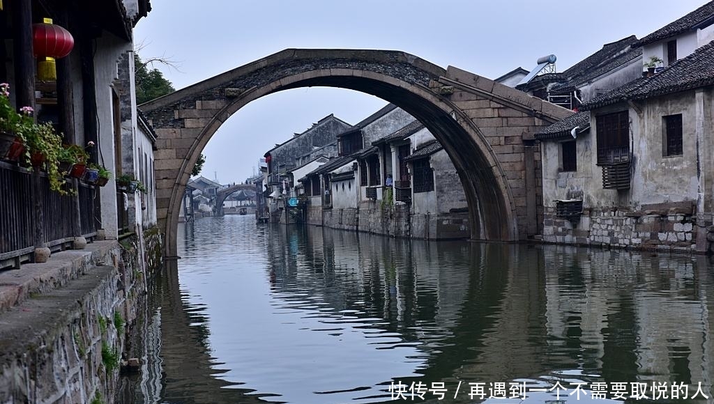 中国最值得旅游的10座古镇：古香古色古巷，别有一番风味！