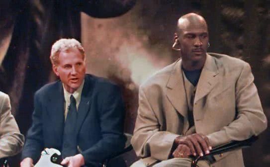  『球鞋』真相找到了！AJ 这么火都是因为他！不认识可以告别球鞋圈了……