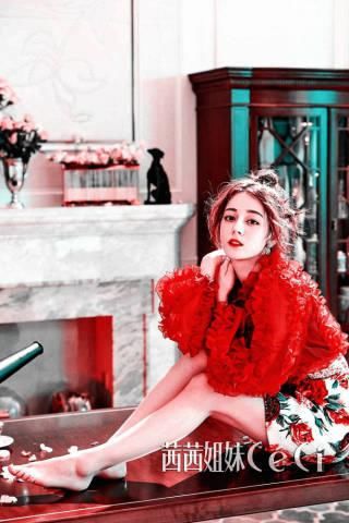 又一个牺牲者，张雨绮撞衫热巴被衬托得虎背熊腰？