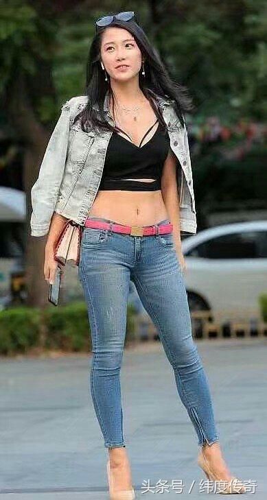 时尚穿搭，牛仔裤非常的时尚百搭，搭配优雅减龄效果非常好