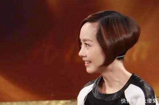 鲁豫脚踩8厘米高跟靴现身 丑出新高度! 网友 腿快细成针了