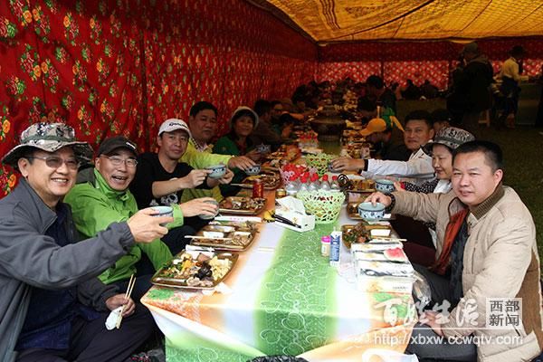 四川新龙丹霞奇景 鬼斧神功惊艳世界