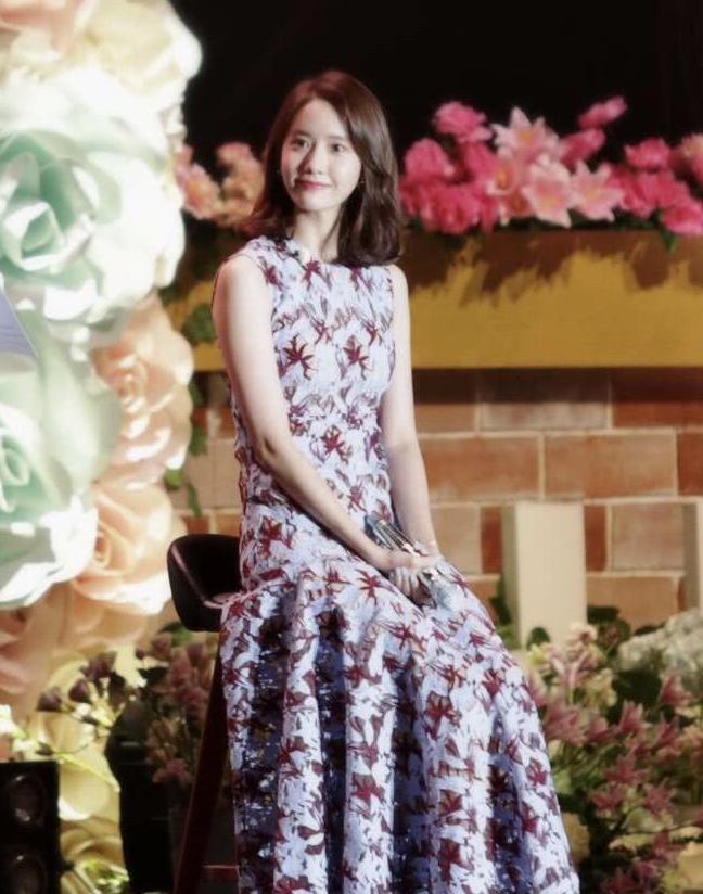 被吐槽腿型不好看的林允儿还敢穿短裙 网友: 真是个“心机girl”