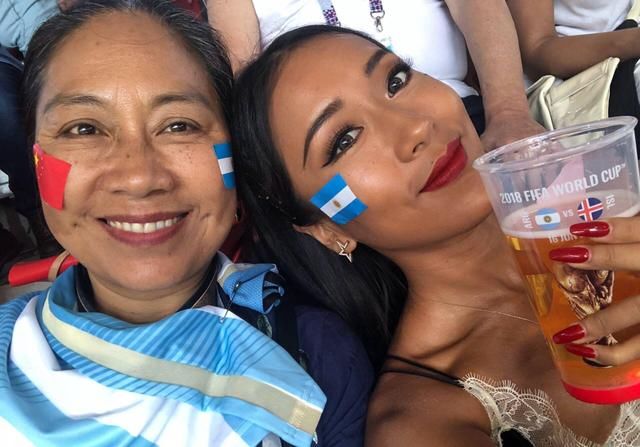 世界杯人家吉克隽逸才最孝，带妈咪看球，狂获粉丝点赞