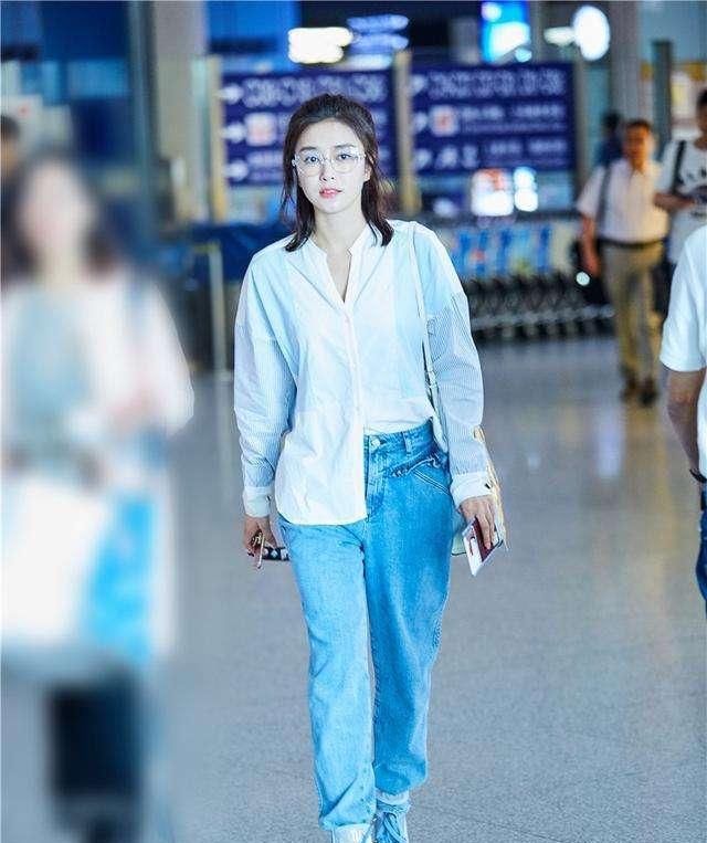  『秦岚』秦岚不愧是文艺女神,拍写真秀神仙锁骨,气质恬静优雅美到犯规!