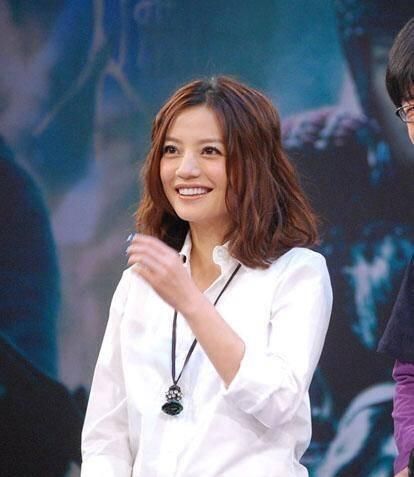  「奔四」奔四女人别留这3种“阿姨发型”，自我感觉时髦，其实又土又老气