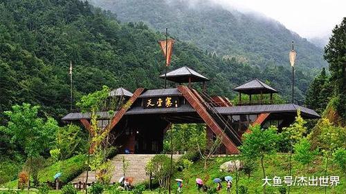 中国唯一跨越两个省的风景区，100元可玩两天一夜，你去过吗？