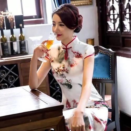 穿这袭旗袍,做花一样香气四溢的女人!