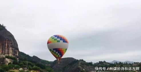 石牛寨高空惊现热气球，体验漂浮在空中的酷爽，游客：太刺激