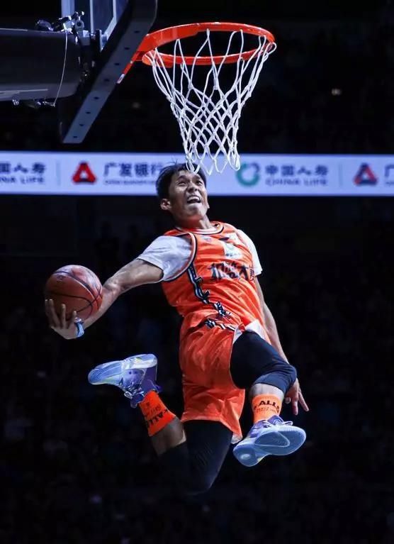 郭艾伦cba全明星球鞋