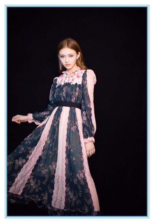 林允是经历了什么，小腿和胳膊一样粗，网友：美得不止一个高度