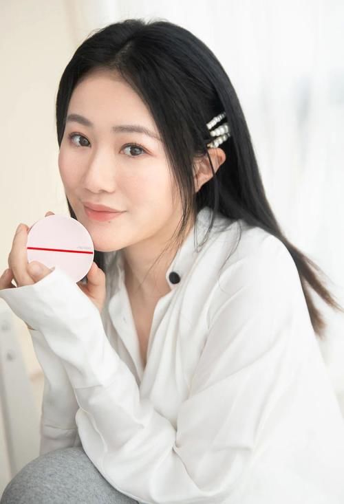 『随肌应变焕亮隔离膏』粉色那么美,你该知道怎么搭最高级!