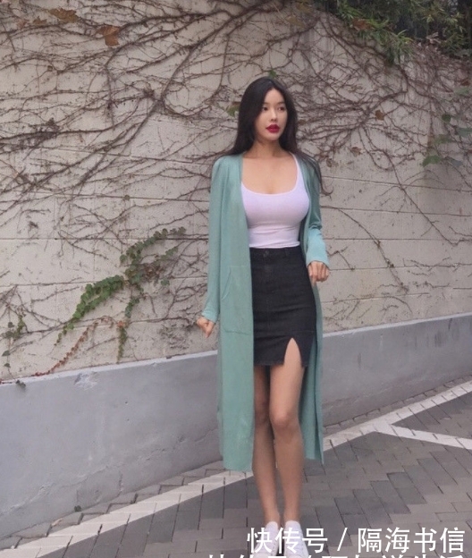 「身材」街拍美女:身材曼妙的小姐姐,清凉穿搭,好看有魅力!