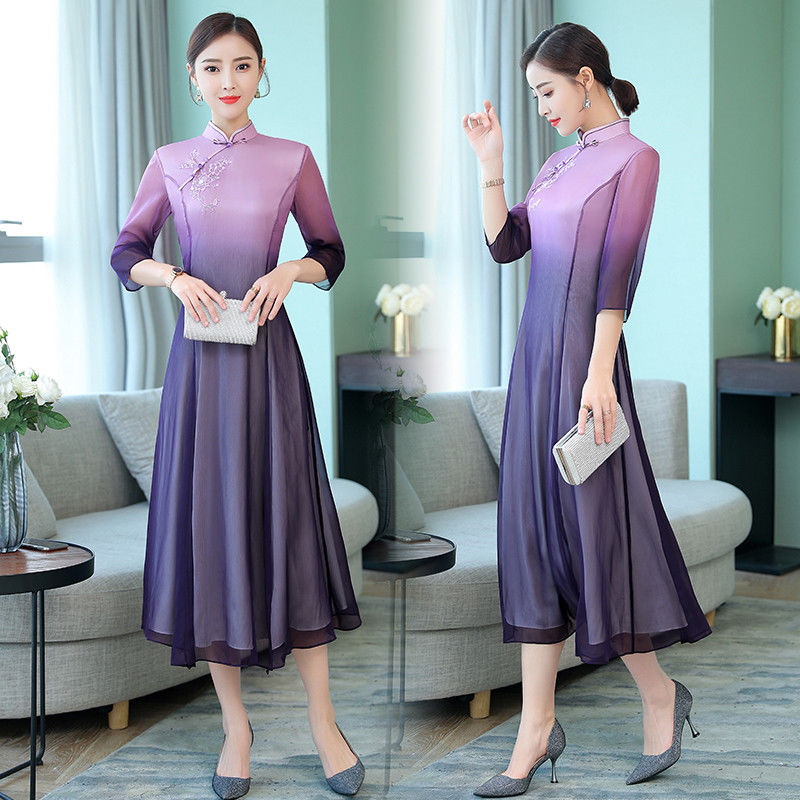 如今的女人胆真大，穿这样性感的旗袍就直接出门，简直挪不开眼