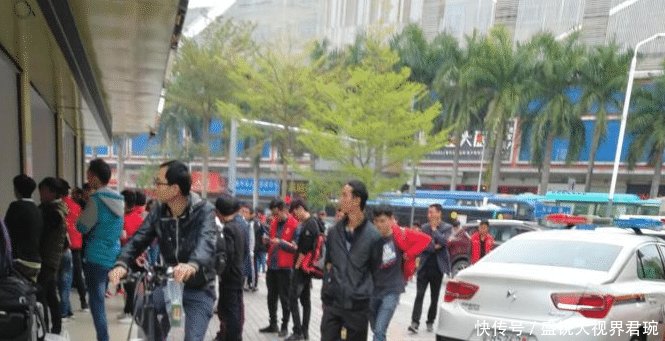 广东深圳求职难，难于上青天，不少求职者坐在职介所门口发呆