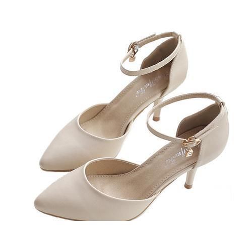 女人应该有双性感的高跟鞋，即可打造纤细美腿，瞬间增加回头率