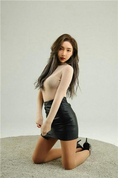 夏日，连衣包臀裙+高跟鞋，更高贵，更时尚！