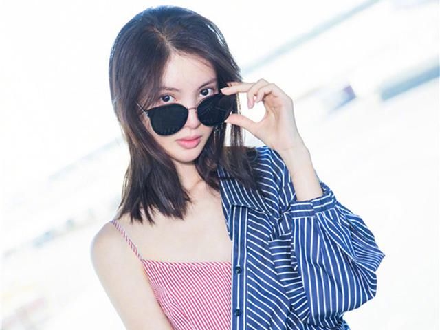 不对称连衣裙能逼死强迫症，金晨时髦范爷优雅，郑秀文略带老气