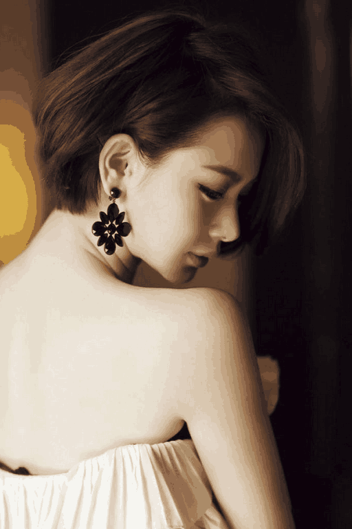 lucky每天睡觉手里都会拿个东西，戚薇说完这个东西网友不淡定了