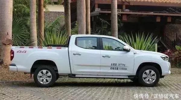 车管所提示：以后汽车玻璃上只贴一个标，其余的标志都会被取消了