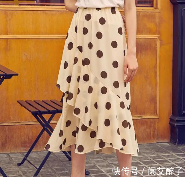 『夏季』夏季,半身裙怎么搭才时髦,这样穿承包