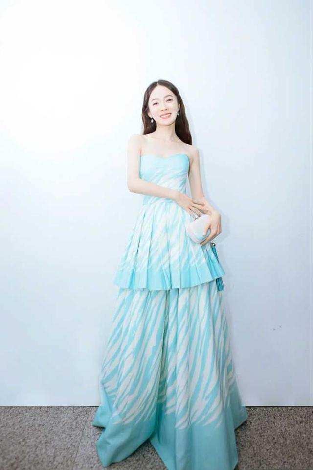 霍思燕真厉害！这紧身裤硬是塞进去吧？网友：刚生完孩子就恢复成