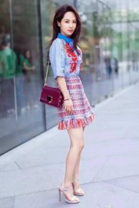 没有张韶涵的筷子腿，就别穿超短裤，杨紫这腿简直不忍直视！