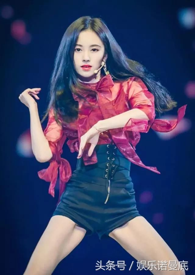 原以为李沁穿热裤露底裤够大胆，但看到鞠婧祎，我要捂眼睛！