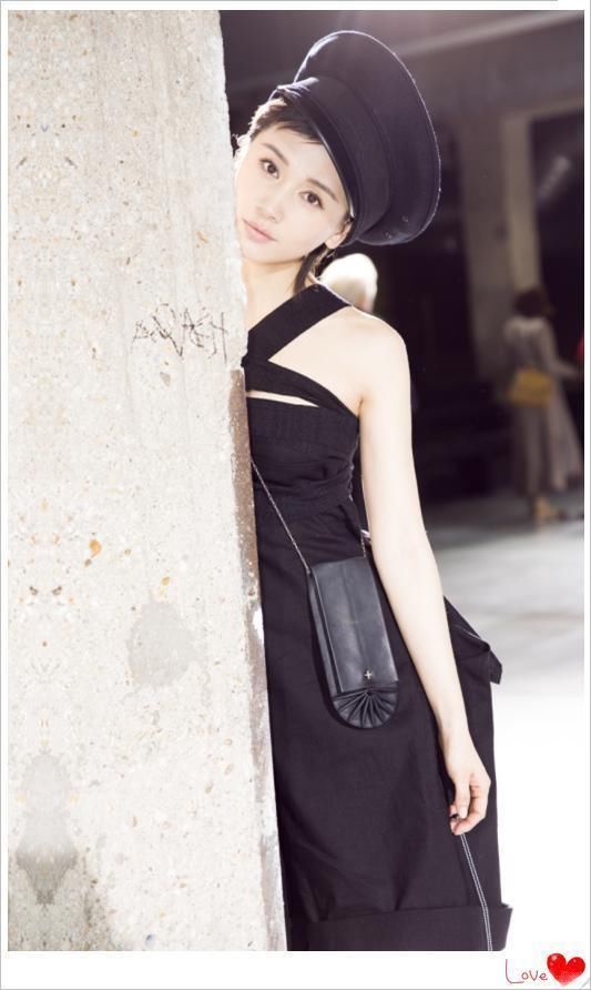 看了景甜贝雷帽，再看看王子文，才知道轻熟女与精灵女差距有多大