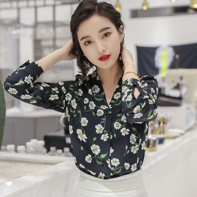 身材丰满的嫂子这样穿,紧而不露忒迷人,满满的女人味