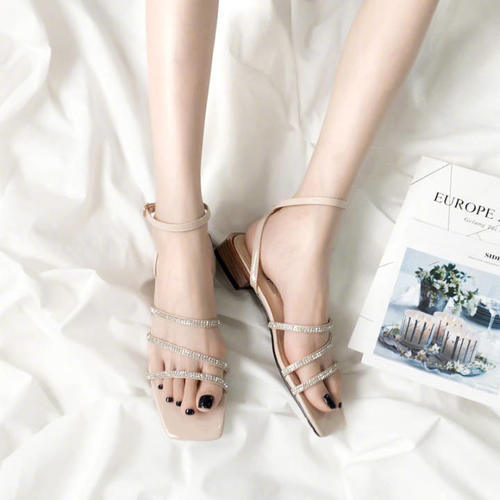 凉鞋界的比基尼，清爽一字带，穿出玉足优雅