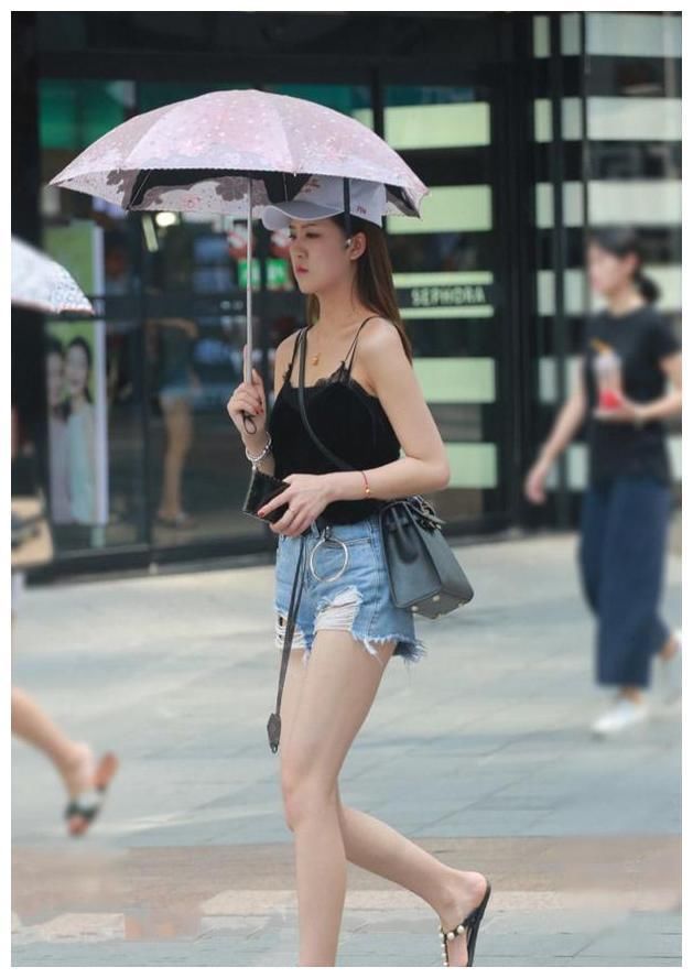 街拍：图1简约潮流，图2身材傲人，图6气质清雅