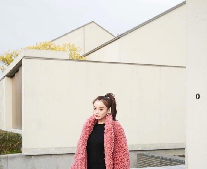 写真:李小璐营业新思路,为网店拍写真嘻哈范十足,彻底活成网红?