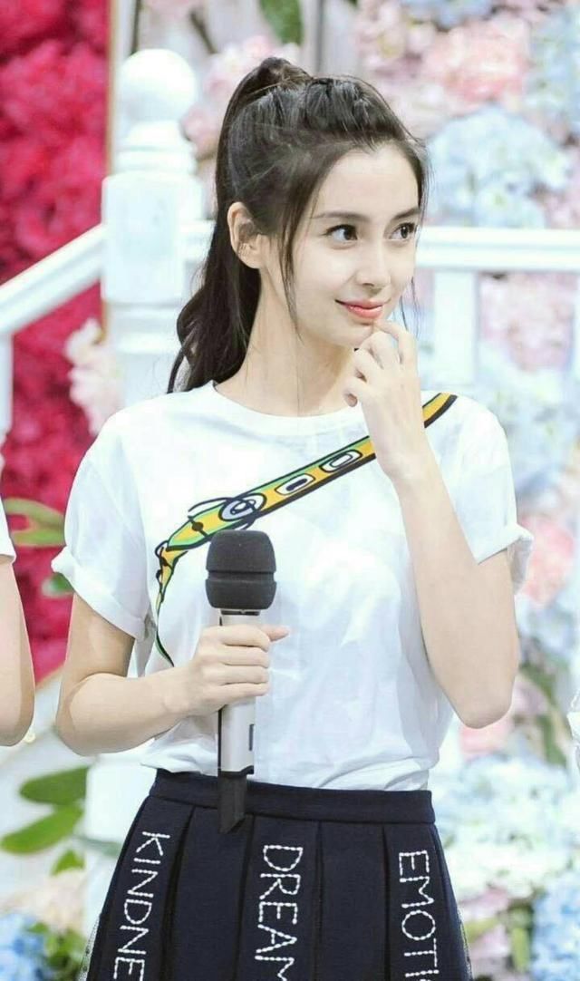 关于baby在餐厅就餐，怕照片流出夺手机一事，官方回应引争议