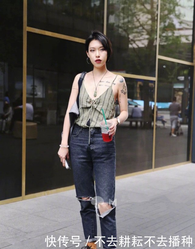 成都少女高颜值,秀腿秀腰好身材,诠释不同的“少女风”!