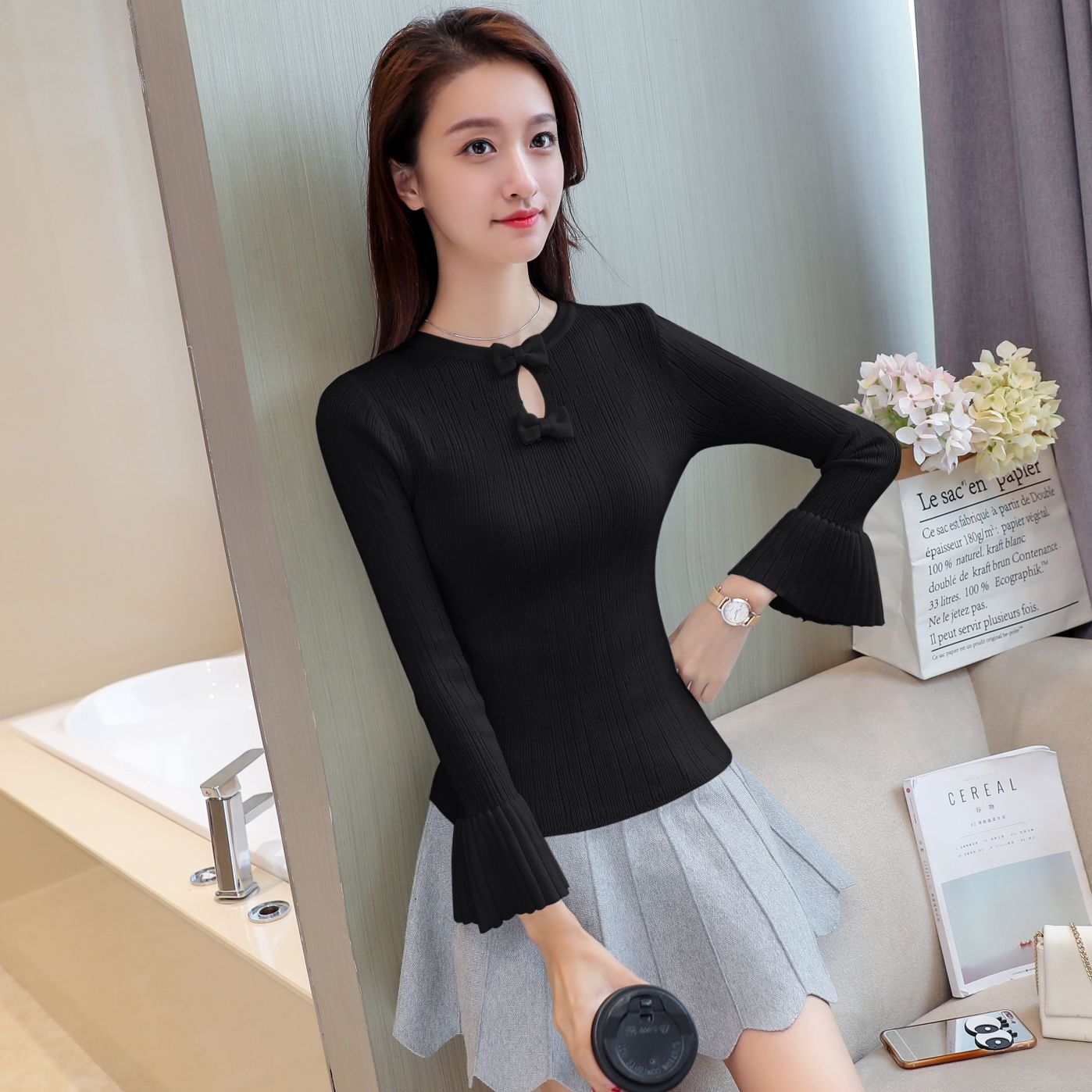 入秋了，女神们别穿吊带了，瞧瞧这样穿，比吊带还要迷人