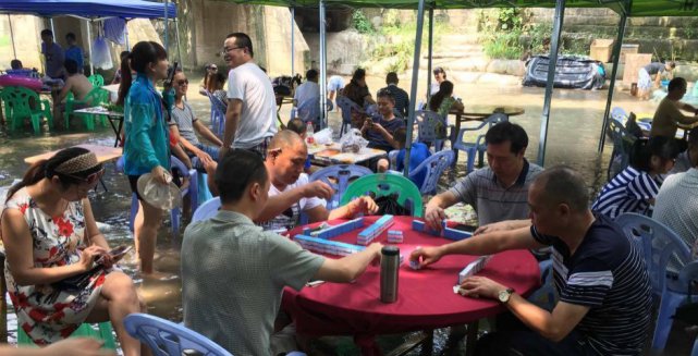 重庆和成都相比，哪座城市更适合养老？你看好哪座城市呢？