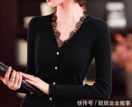  「时髦」小黑裤要让位了！今年最流行“衬衫+豆角裤”，时髦百搭显腿长