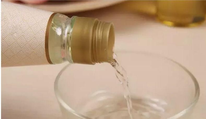 每天用白醋和“它”洗脸，女人50肌肤依然无斑无点还细腻