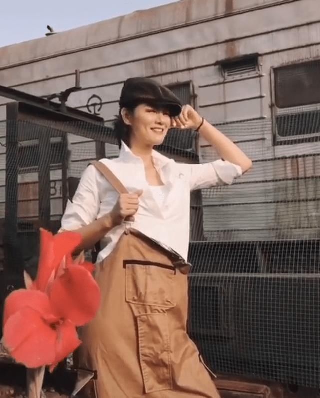  『模特比赛』亚洲第一名模马艳丽晒近照，46岁皮肤暗黄皱纹明显，和精修差太多