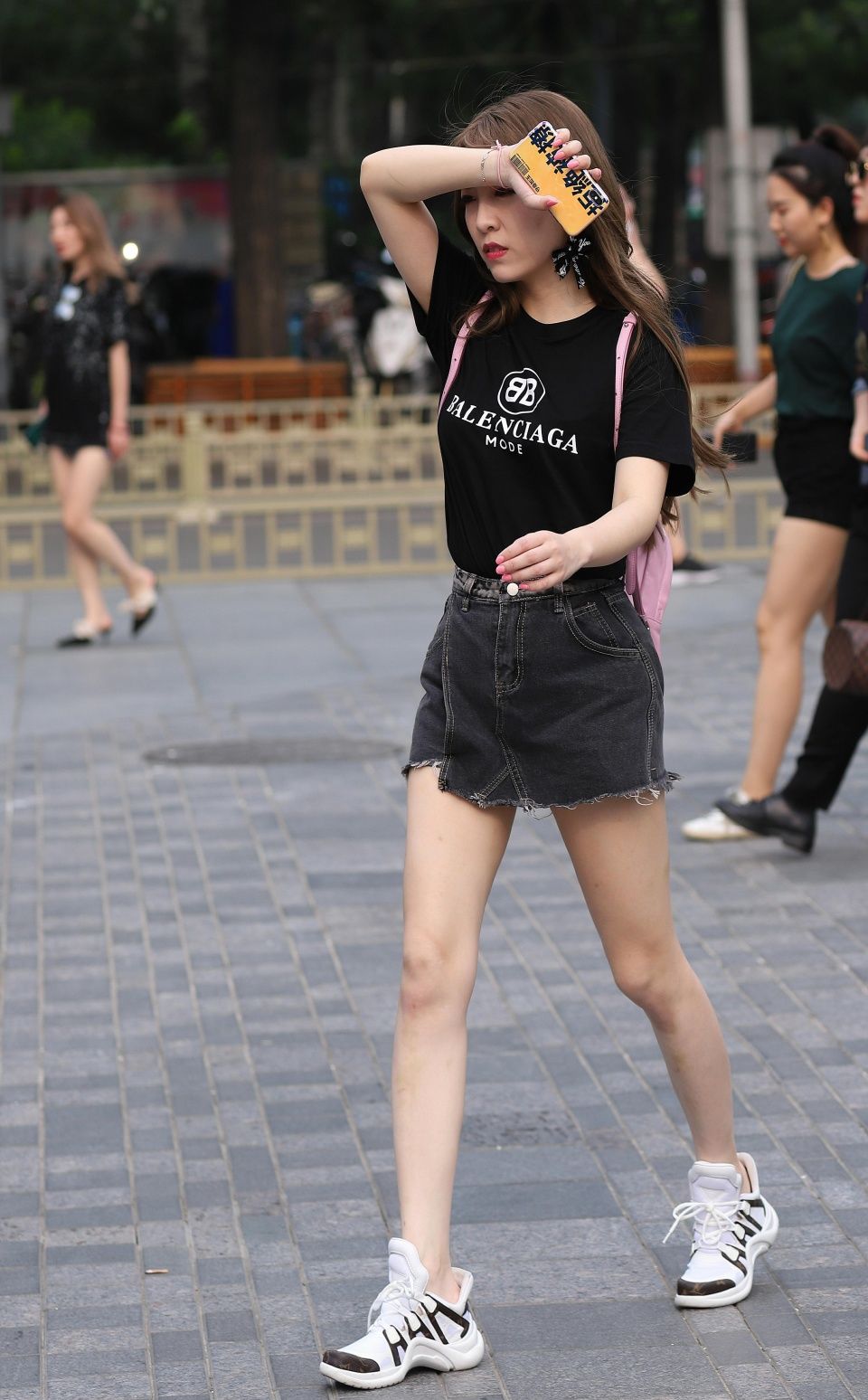 街拍：北京这个屯的时尚美眉真多，你觉得哪位最养眼？