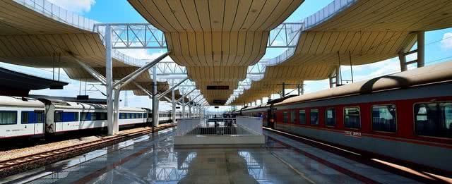 为什么人身高不到2米，火车站候车厅却要建的好几十米高？秒懂