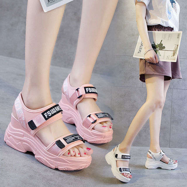 新发现一种女鞋:叫“软凉鞋”，比高跟鞋舒适，比平底鞋显气质