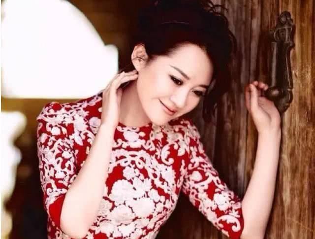  『漂亮』在我国的旗袍裙究竟有多漂亮？看过这种旗袍美人，网民砰然心动