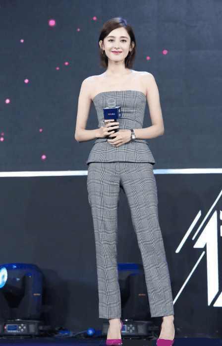 30岁刘亦菲撞上25岁古力娜扎，只差5岁竟一个仙女一个似大妈