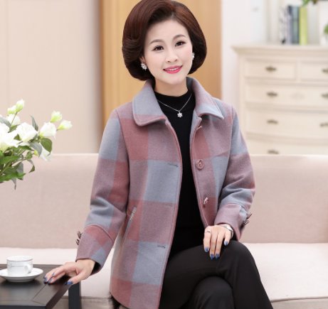 别再皮衣了，今年流行呢大衣+弹力靴，保暖显瘦，女人味满分