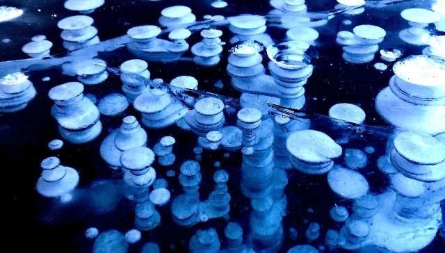 大兴安岭漠河观音山惊现“冰泡”奇观