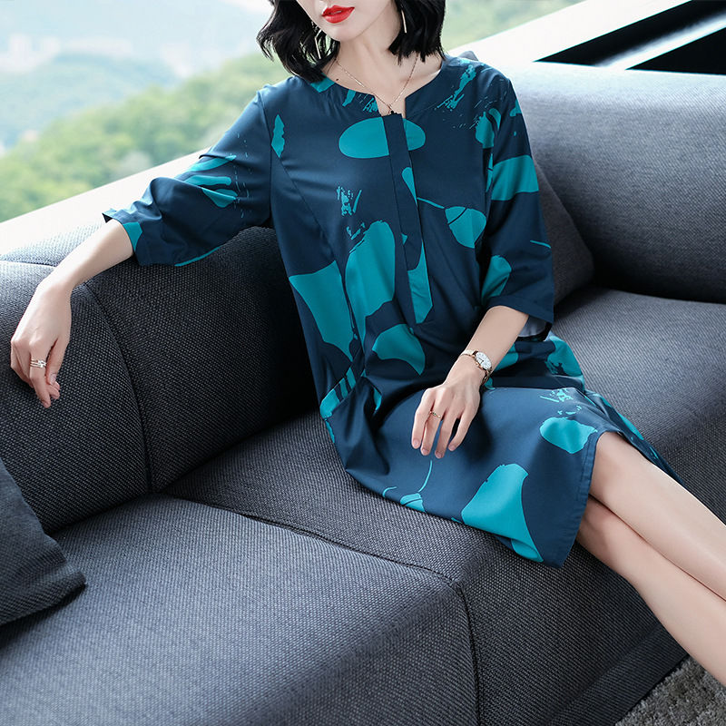 哇新款秋装，姐穿着洋气美丽，俏皮可爱，同事眼红的爆叫，太好看