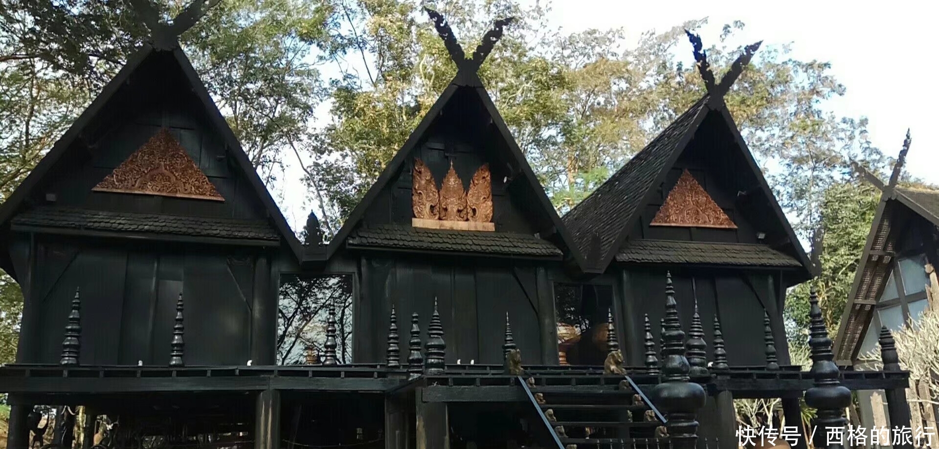 黑庙,清莱举世闻名的寺庙,也是私人博物馆